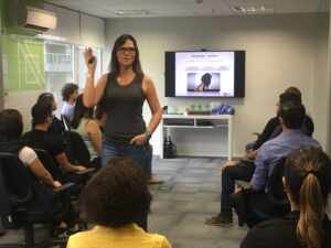 Claudia Faria explica como respiração melhora produtividade nas empresas