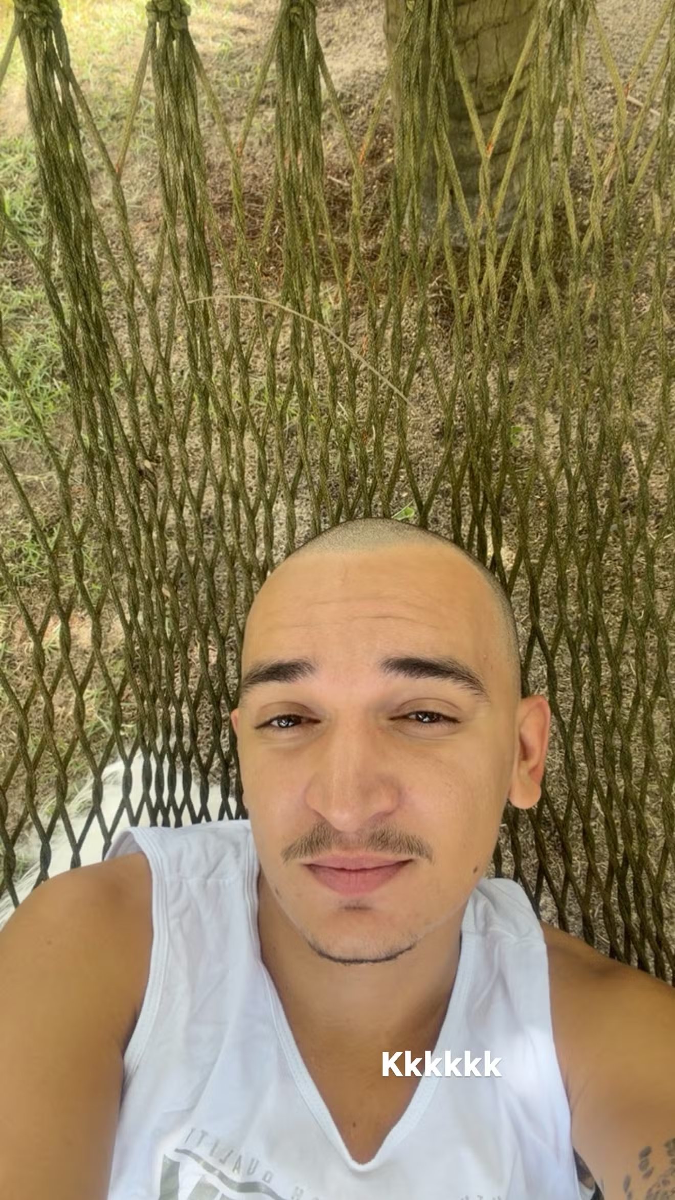 João Gomes aparece de cabeça raspada e brinca: 'É o Kuririn'