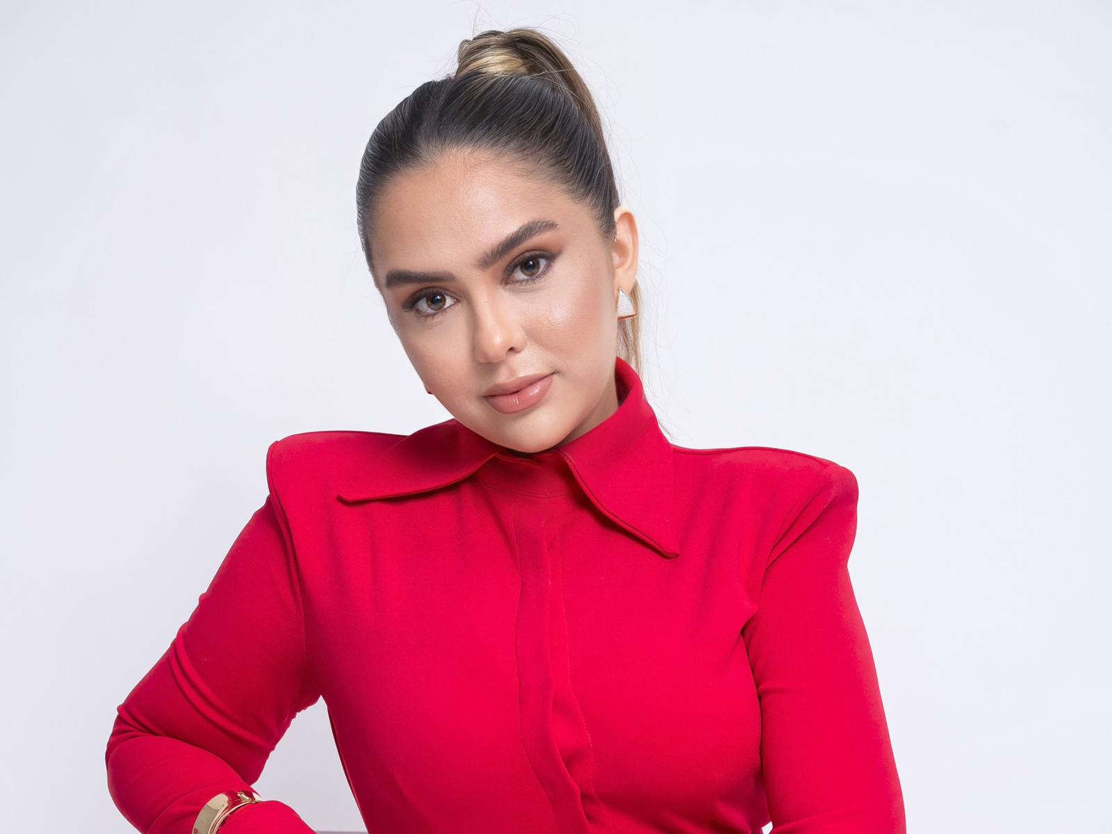 Lucy Toum explica por que regeneração de sobrancelhas ganha espaço entre pacientes