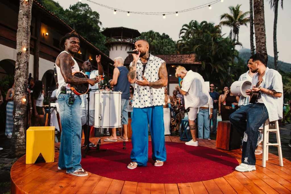 Di Propósito revisita “Nocaute” em versão pagode no álbum “Feliz No Simples”