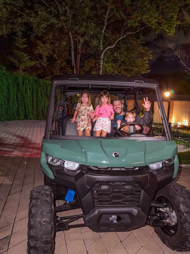 Zé Felipe com os filhos - Foto: Instagram