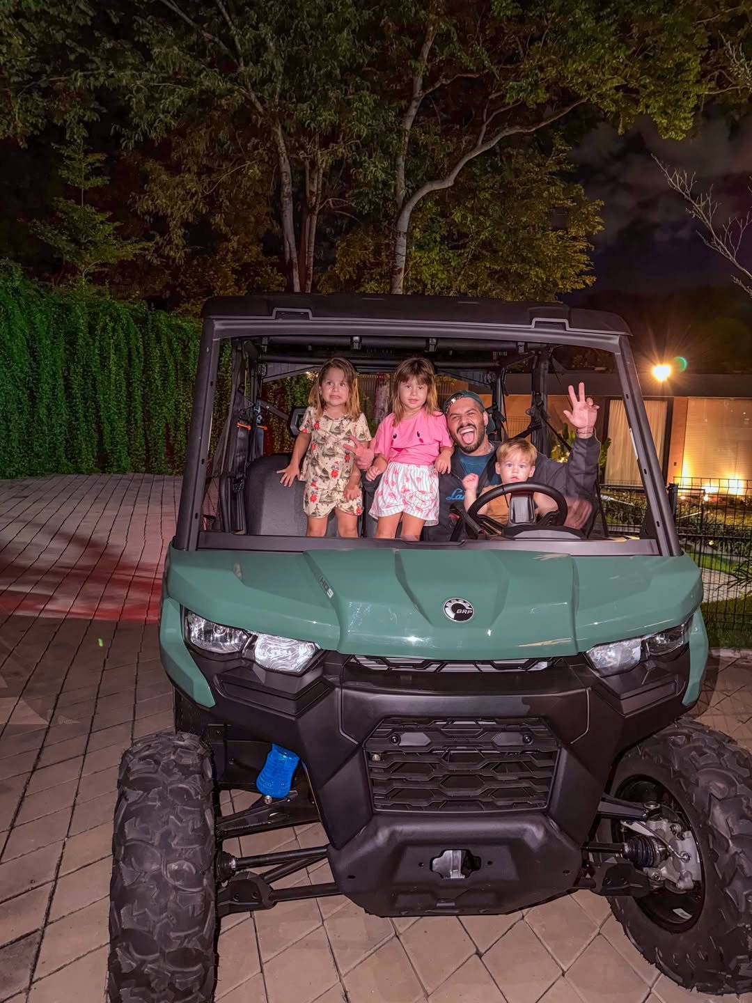  Zé Felipe com os filhos - Foto: Instagram