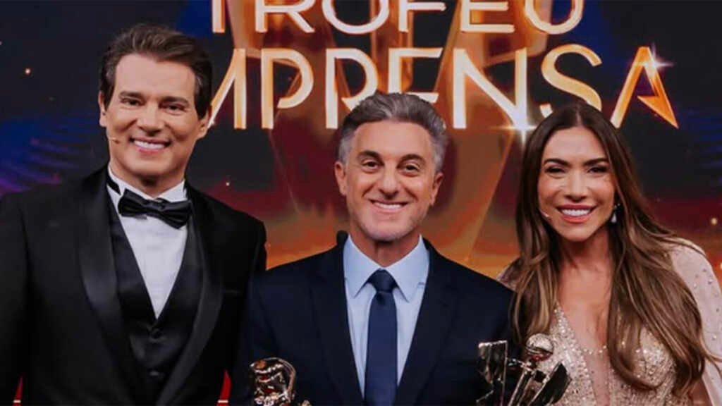Luciano Huck vai ao SBT e exibe fotos: ‘Recepção tão generosa’