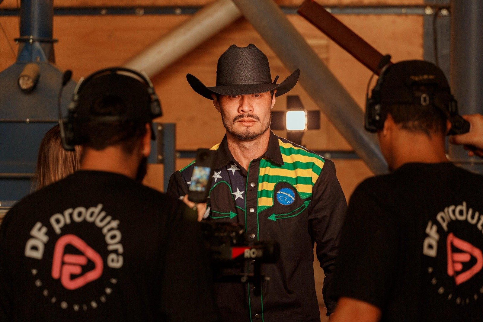 Thiago Castelli trabalha projeto focado no agronegócio com gravação de clipe no interior 18 dad236df 6669 4c75 8bef 5da5b996d848