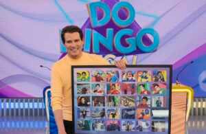 Celso Portiolli ganha homenagem emocionante no “Domingo Legal” pelos seus 30 anos como apresentador no SBT