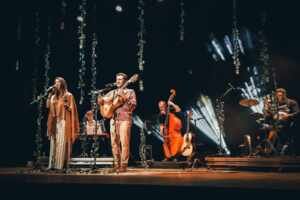 “Ao Vivo em Araras”: Novo EP de AnieRafa nos conduz a mais uma viagem pelo Brasil