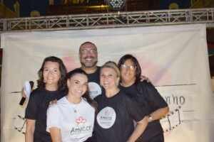 Atriz Bia Passos participa de desfile beneficente em apoio à AMICCA no Shopping Barra World