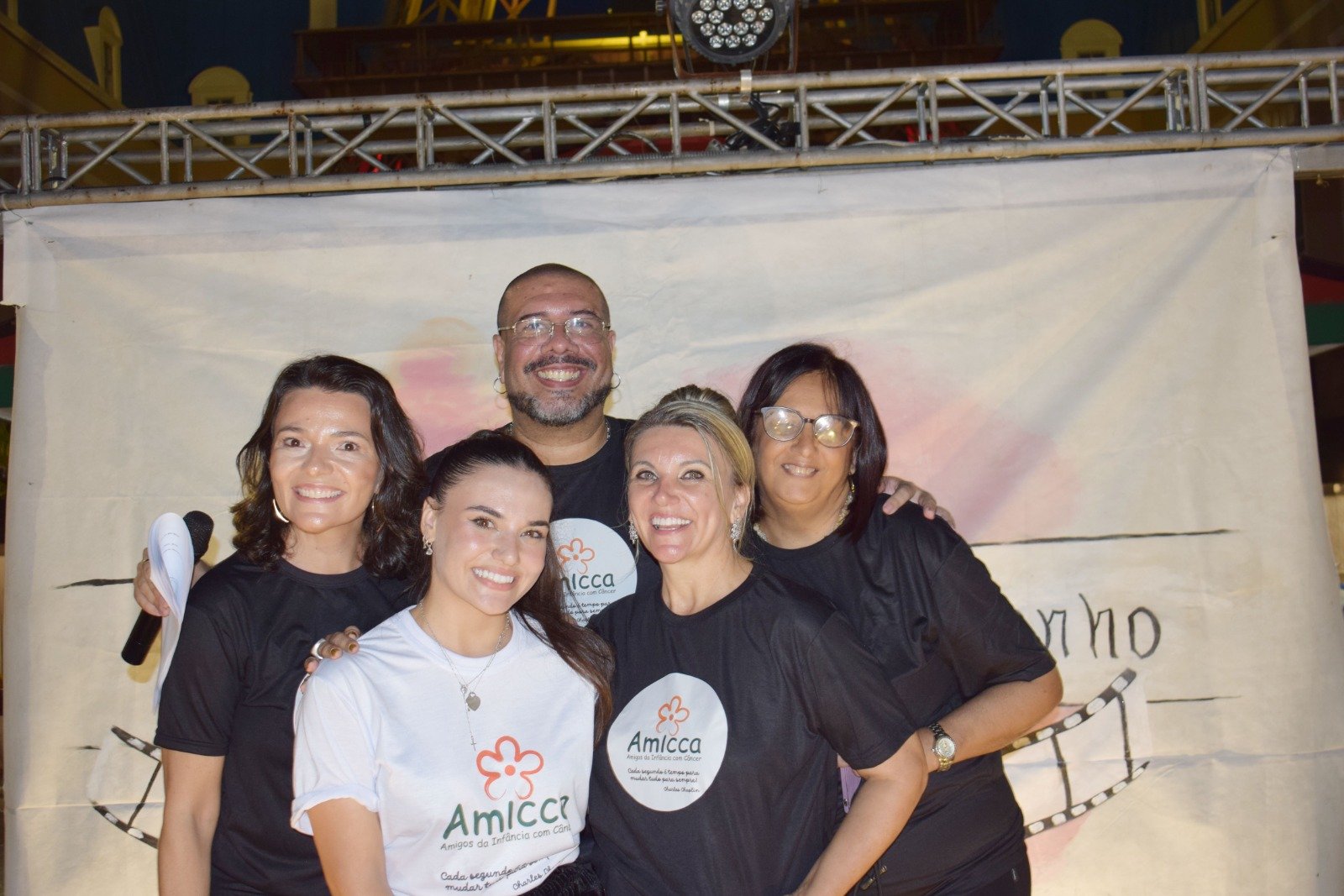 Atriz Bia Passos participa de desfile beneficente em apoio à AMICCA no Shopping Barra World 18 Bia Passos Adri Passos Lucia Mateus Renata Lorenço Michel Gonçalves