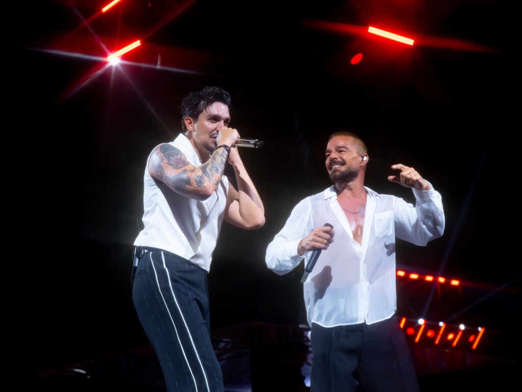 Luan Santana leva 45 mil ao Parque Olímpico e grava feat com Ricky Martin @porangaba 7403378