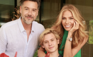 Adriane Galisteu leva filho ao hospital após fortes dores na perna