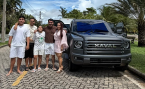 Márcia Fellipe ganha carro de luxo da família em celebração ao Dia das Mães