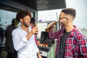 Churrasqueira elétrica: a solução prática para fazer churrasco em apartamento