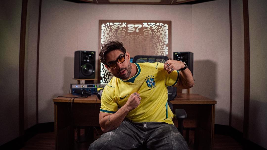 Em clima de Copa, EME lança "Lá Vem Golaço” com "MC Marks 17 EME - Fotos: Ian Castilho - Aço Filmes