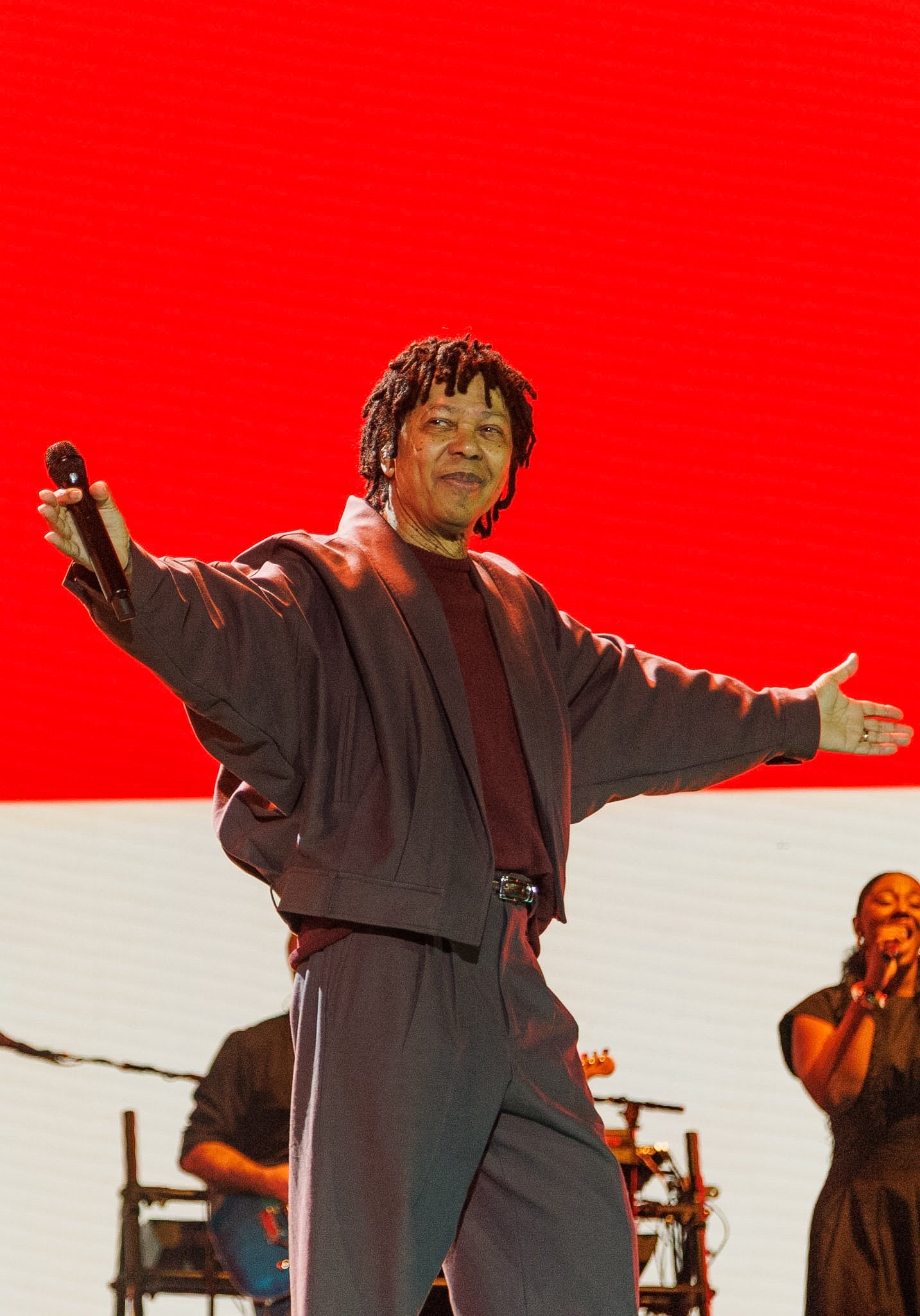 Djavan celebra 50 anos de carreira com estreia da turnê “Djavanear” no Allianz Parque