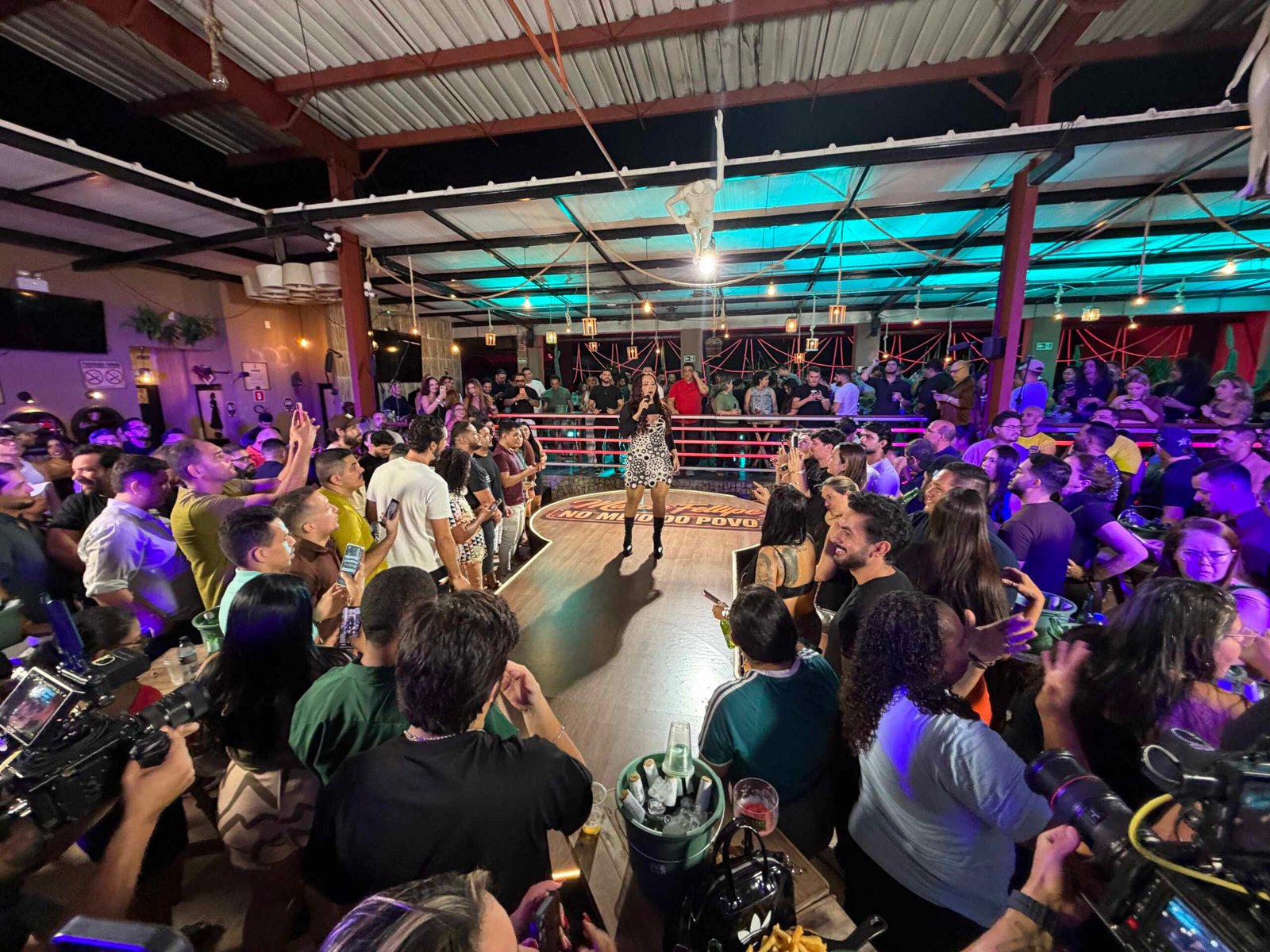 Márcia Fellipe grava audiovisual “No Meio do Povo” em Fortaleza 17 Créditos: Italo Alves