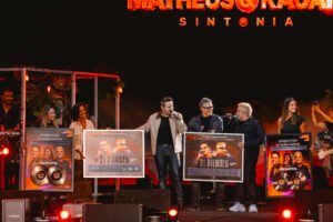 Matheus & Kauan emocionam fãs ao receber certificado por 21 bilhões de streams durante show histórico na Agropecuária de Goiânia