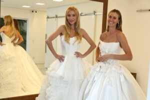Luiza Possi e Renata Kuerten desfilam para a Nova Noiva em tarde de glamour no Casar.com