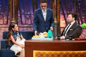 Simone Mendes relembra infância humilde e revela bastidores do novo DVD no “The Noite”