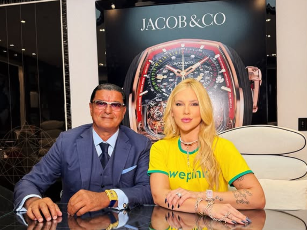 Virginia Fonseca entra para time global da Jacob & Co., marca de alta joalheria Fotos: Reprodução/Instagram @jacobarabo e @virginia