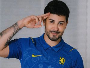 Carlinhos Maia fala de relação com futebol e desconversa sobre “companhia especial” na Copa