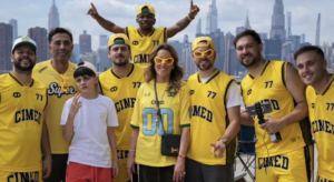 João Adibe e Karla Felmanas, da Cimed, movimentam torcida brasileira no jogo Brasil x Marrocos