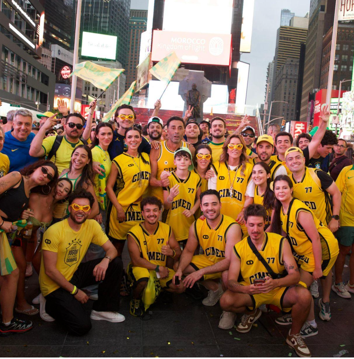 Jon Vlogs e time CIMED na Times Square - Créditos: Equipe JV - Jp Braga e Flavio Audacia