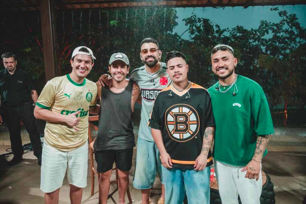 Com Dilsinho e Hugo e Guilherme, Rafa e Júnior apresentam “Pega em Segredo” Copia de LIVE NOPELO 002