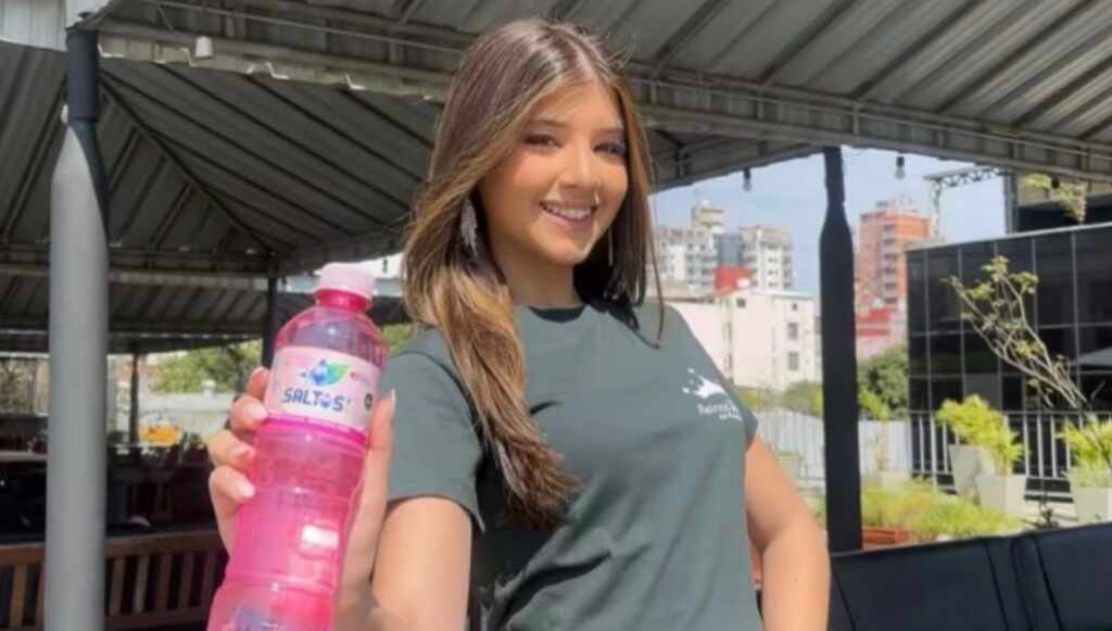 Clair Da Silveira destaca a importância da hidratação para candidatas do concurso Miss Reina Teen IMG 9156