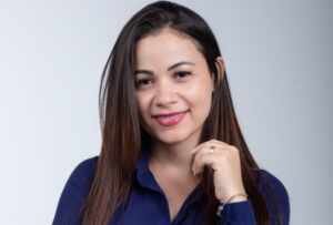 INFLUORG: Vanessa Farias ganha destaque nas redes com imagem de nova liderança Goiânia-Go