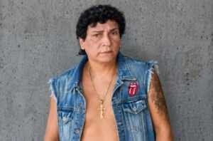 Cláudio Dann, afilhado de Elza Soares, relança música em homenagem à sua madrinha