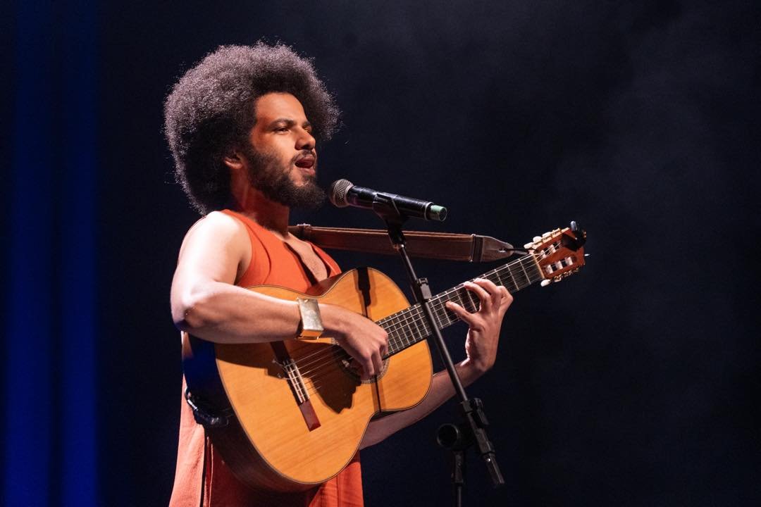 Ciro Belluci estreia a turnê “Coreografias do Improviso” com shows que unem MPB e teatralidade 17 25 12 05 Cultura Encontro Musica Mineira Apresentacoes Palladium Dunia Catelli 30