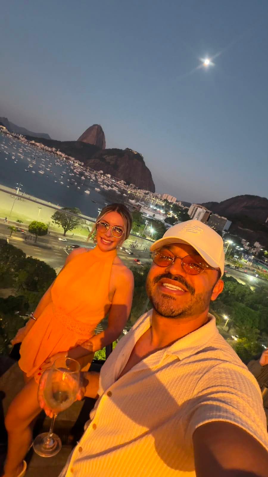 Clima de romance: Brenno, que faz dupla com Matheus, celebra aniversário ao lado da noiva no Rio 19 Brenno e Emanuele