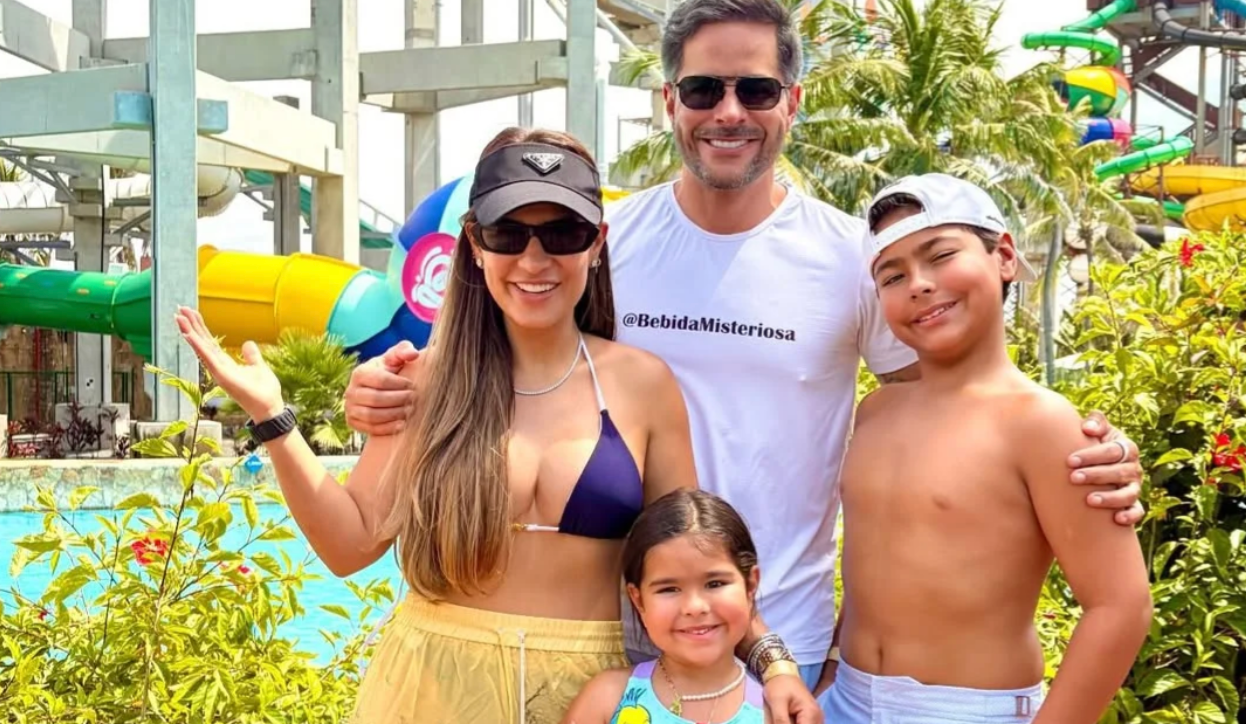 Simone Mendes escolhe biquíni azul para curtir dia de sol com o marido e os filhos: 'Aproveitando'