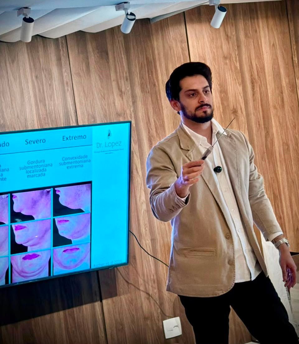 Dr. Lopez transforma experiência em legado com o lançamento do “Método Esculpindo Faces” 21 PHOTO 2026 07 02 11 51 48
