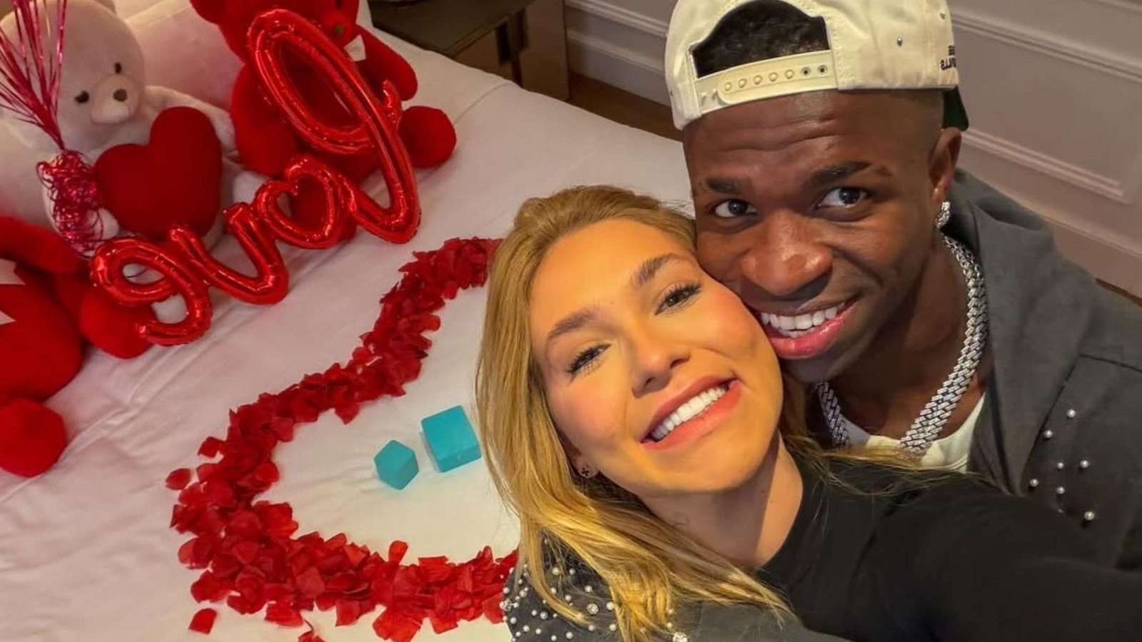 Vini Jr. assume namoro com Virginia Fonseca