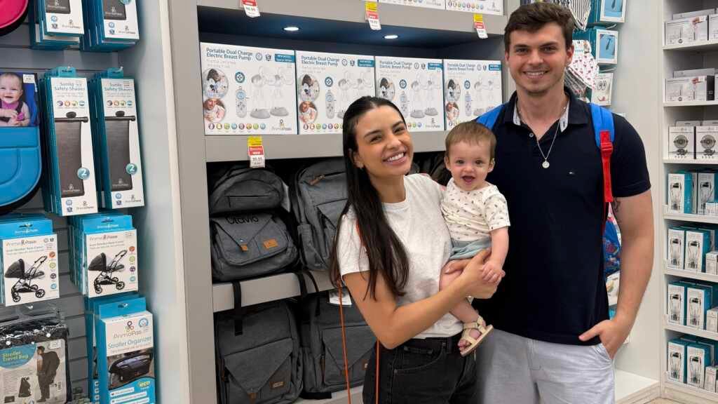Tainá Lima aproveita viagem a Orlando para completar enxoval do filho 75571875 e643 4087 826f f8623f387fa3