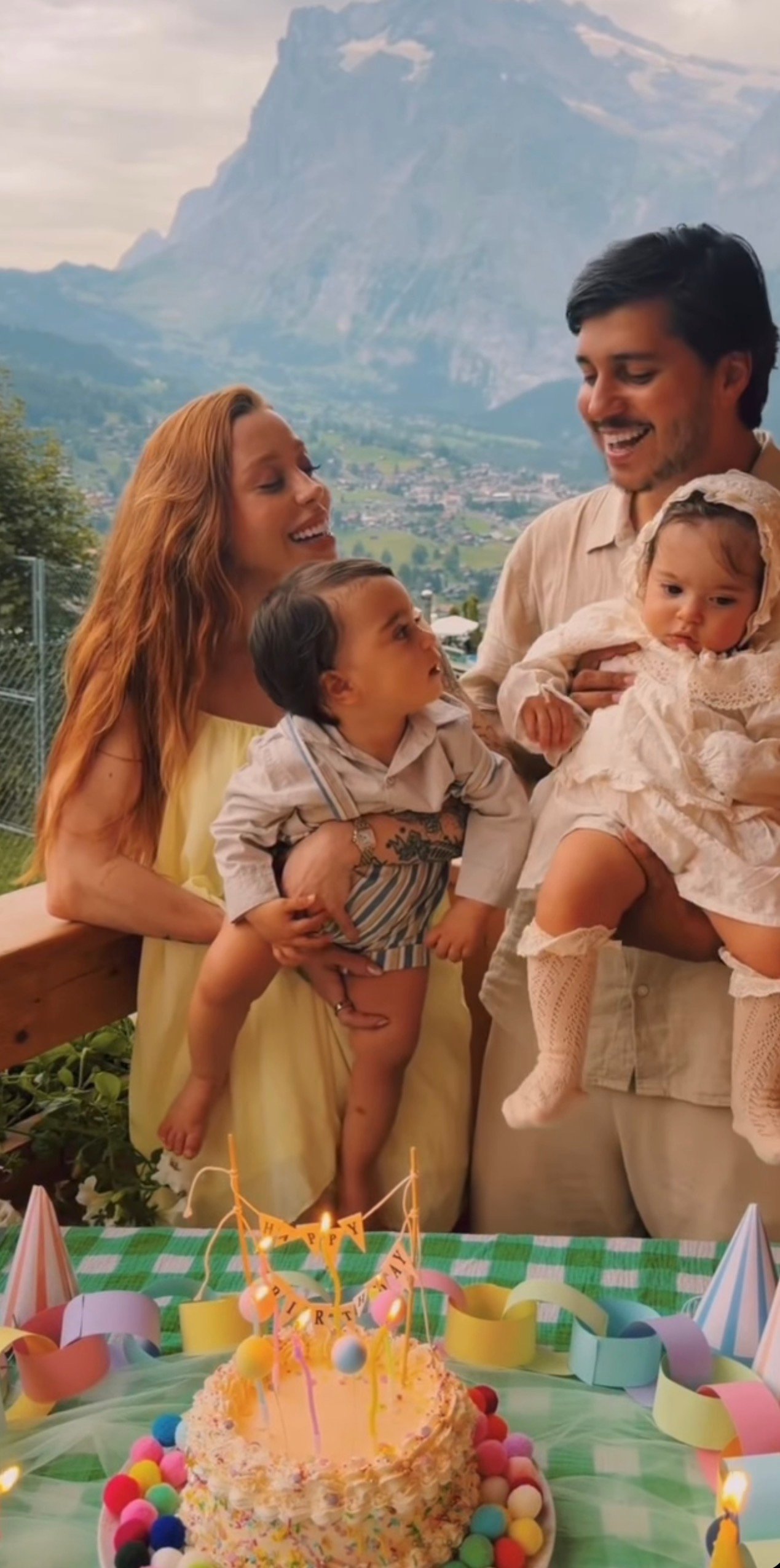 Julliany Souza e Léo Brandão celebram o primeiro aniversário dos gêmeos Maria e José 17 Cap 1 .jpg