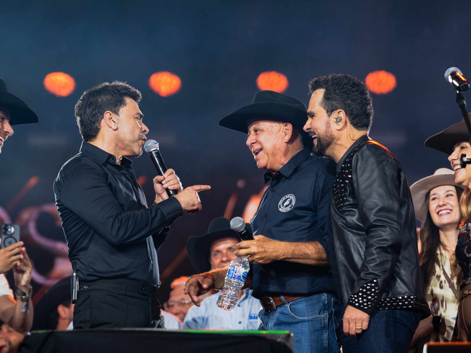 Zezé Di Camargo & Luciano fazem arena de Barretos tremer em show que celebrou 35 anos de carreira 25 Zezé Di Camargo & Luciano em Barretos - Fotos: @jaquearaujof