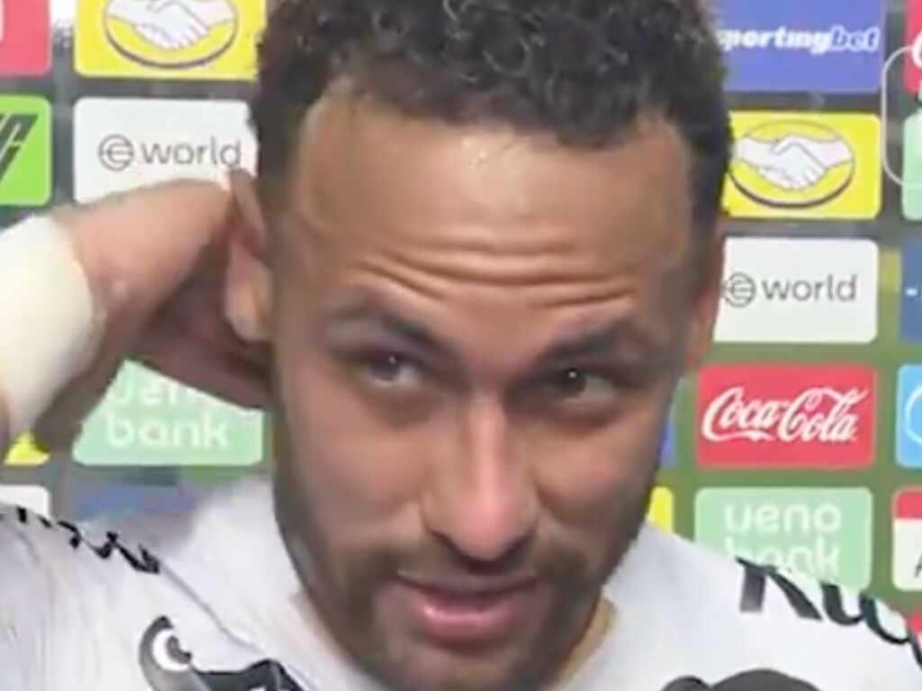 Neymar brilha com duas assistências, celebra marca histórica e faz apelo à torcida do Santos
