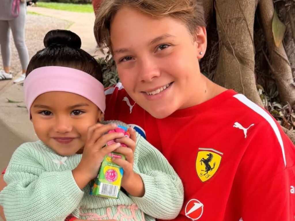 Davi Lucca encanta ao aparecer com a irmã Mavie durante aula de balé Davi Lucca encanta ao aparecer com a irmã Mavie durante aula de balé
